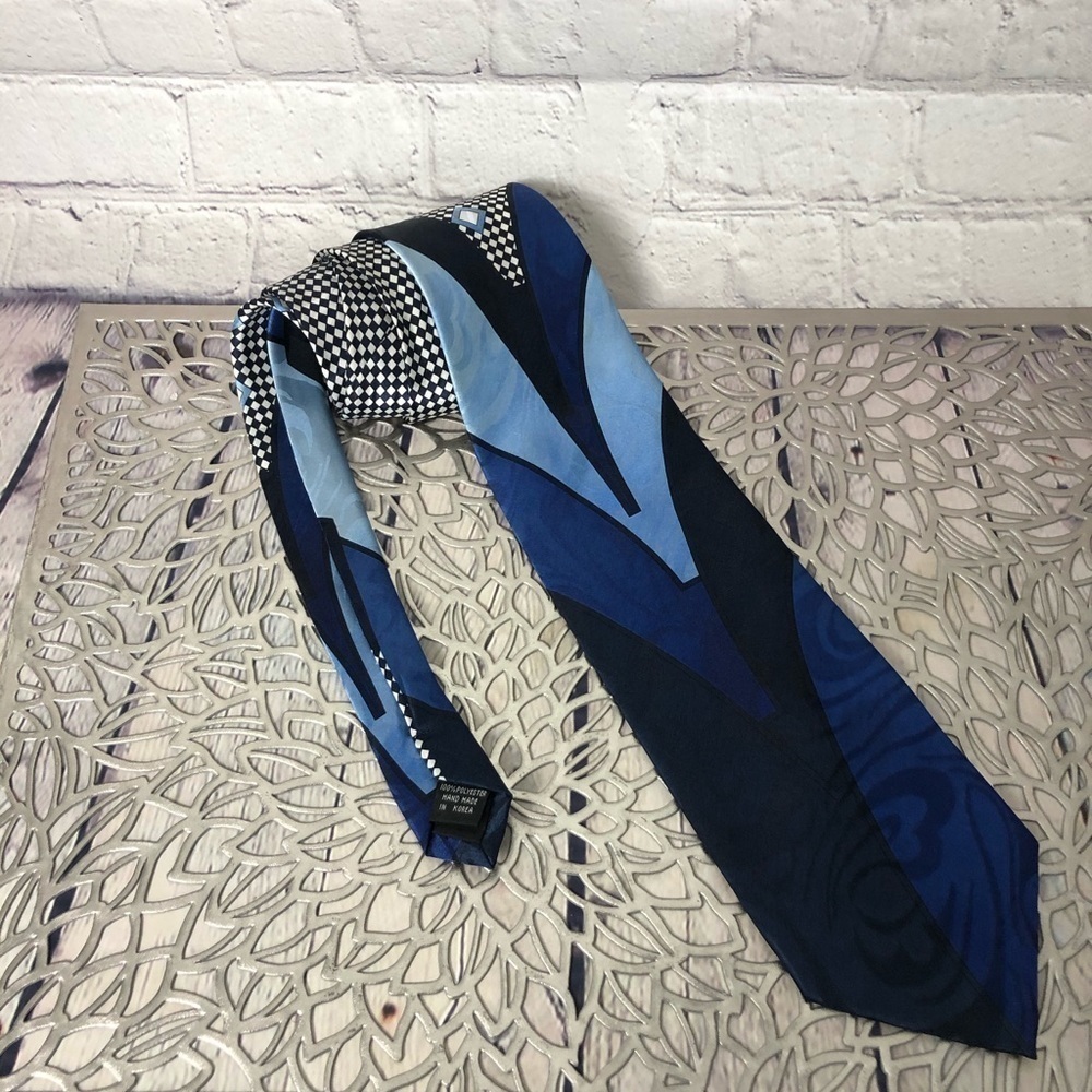 Blue Black and White Diamond Design Men’s Tie